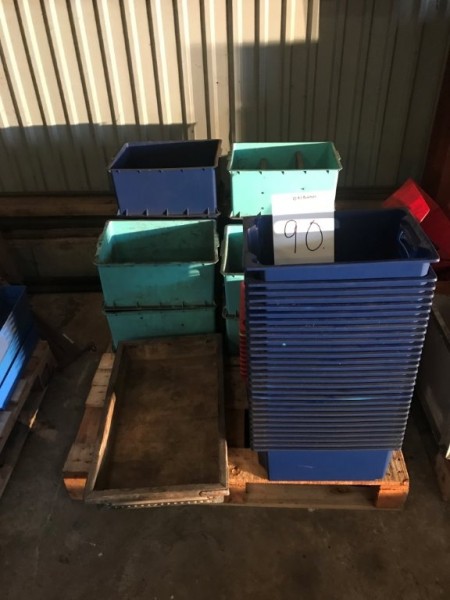 1 pallet Div. sorting boxes