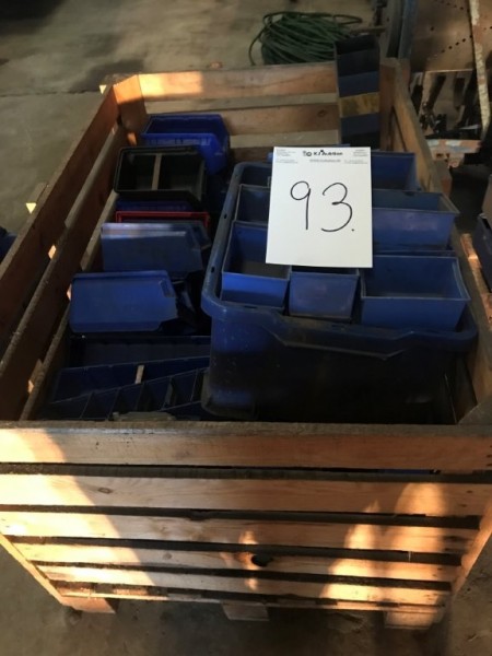 1 pallet of small mixed sorting boxes