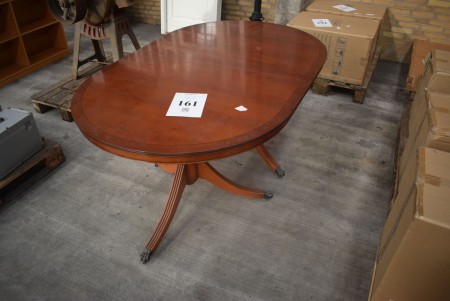 Table. 169.5x106 cm.