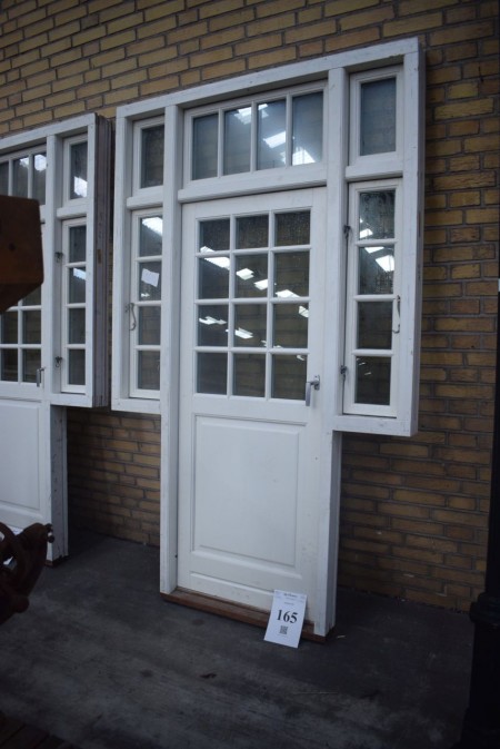 Terrassentür mit Holzfenstern (weiß lackiert). Breite: 142. Höhe: 230 cm.