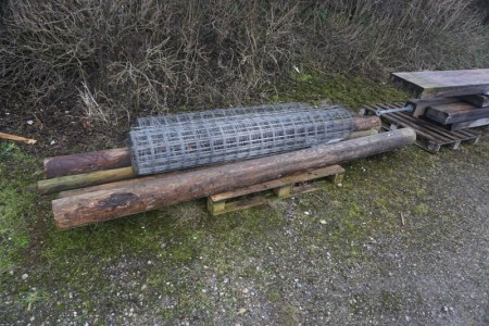 Thread fence with 4 pcs. posts. Height of fence: approx. 185 cm. 2 poles of approx. 300 cm. & 2 bars at approx. 300 cm.