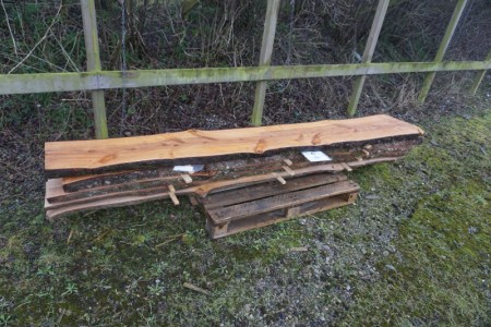 Wooden planks / beams. 5 pieces. at approx. 283 m.