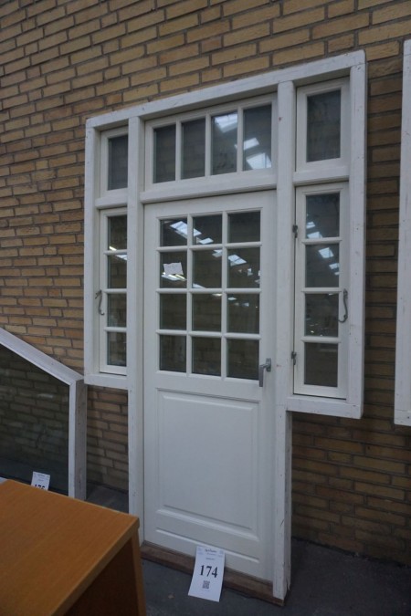 Terrassentür mit Holzfenstern (weiß lackiert). Breite: 142. Höhe: 230 cm.