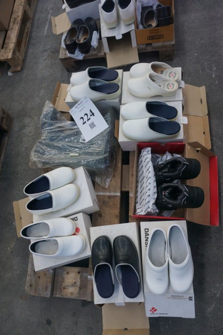 7 pairs of clogs - size 39, 43, 44, 36, 37, 38, 39 + rubber boots size 47 + work shoes size 42