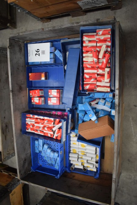Lot various navigation lights etc. - INFO: Pallet and pallet frames are not included.