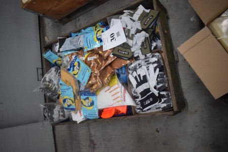 Large lot of work gloves, household gloves, rubber gloves - INFO: Pallet and pallet frames are not included.