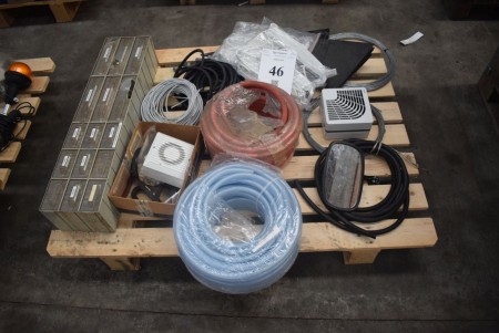 Gas hose, water hose, steel wire, assortment boxes, etc. - INFO: Pallet and pallet frames are not included.