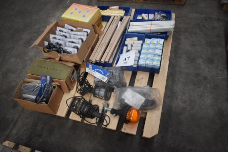 Hand lamps, headlamps, built-in sets, bulbs, fuses, etc. - INFO: Pallet and pallet frames are not included.