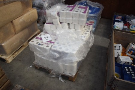 Large lot of kitchen towels and toilet paper. - INFO: Pallet and pallet frames are not included.