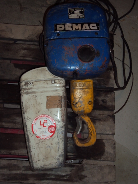 Demag Electrical Hoist without handles, 1 ton