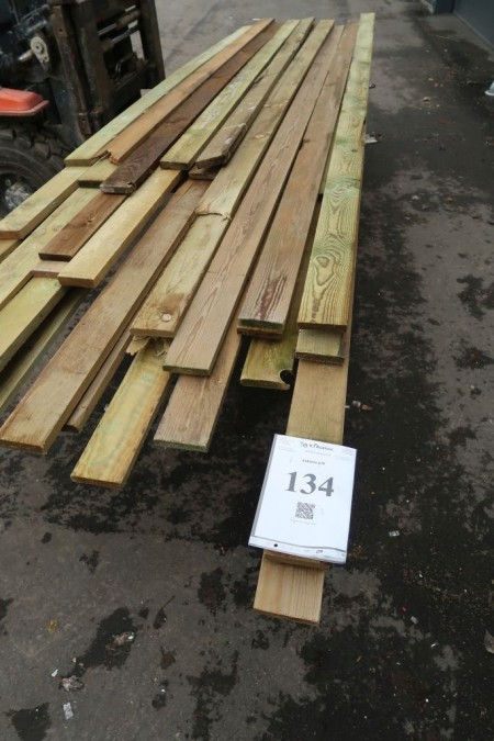 Estimated approx. 162 meters boards impregnated. 19-25x105 mm. Length: 300-450 cm.