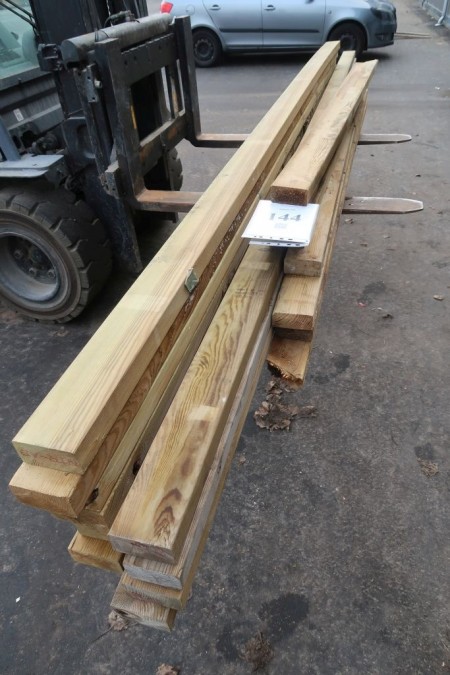 54.6 meters of joists impregnated. 45x95 mm. Length: 6/210, 7/360, 4/420 cm.