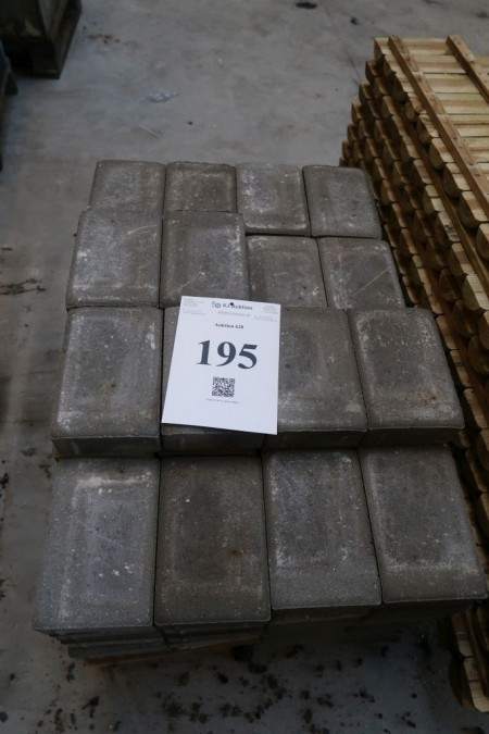86 pcs. paving stones. 14x21x5,5 cm.