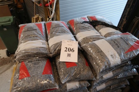 20 bags of granite shards. Black. Ca. 25 kg per bag