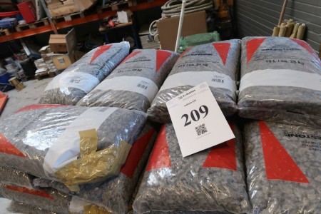 23 bags of granite shards. Gray. Ca. 25 kg per bag