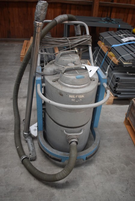Nilfisk industrial vacuum cleaner. Condition: works