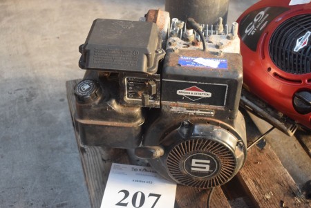 Briggs & Stratton engine for cutter. Condition: unknown