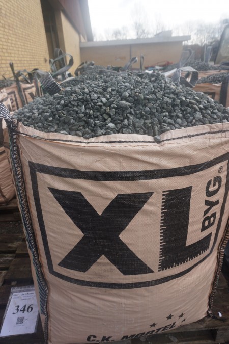 	11/16 grå granitsten ca. 1000 kg.