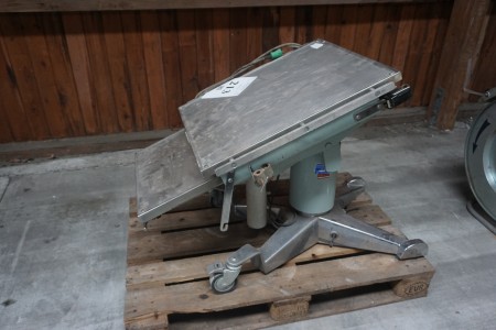 Hydraulic table.