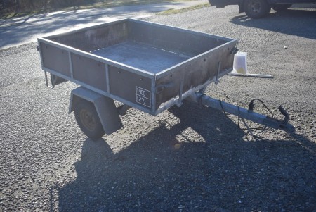 Trailer without plates. Reg certificate included a total of 400 load 275 kg.