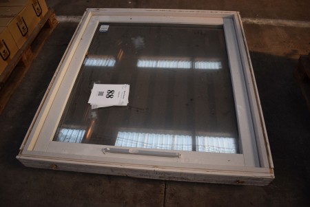 Fenster. Rahmenabmessungen: 120x130 cm