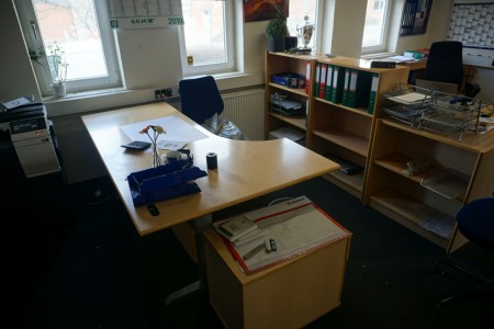 Desk space with 3 filing cabinets. Table size 200x120 Folders not included