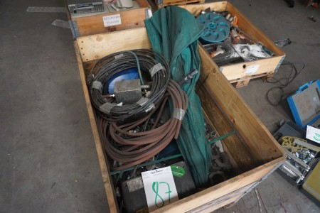 Various cables oxygen and gas hose etc.