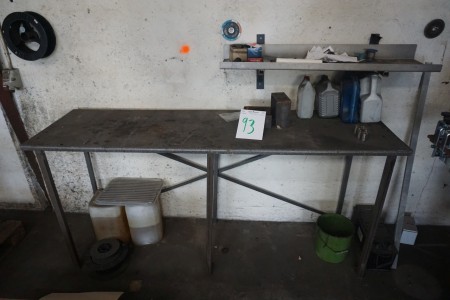 209x60x110 cm bord med indhold af diverse olier 