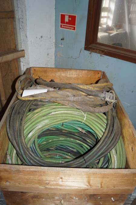 Pallet with welding cables + air hoses