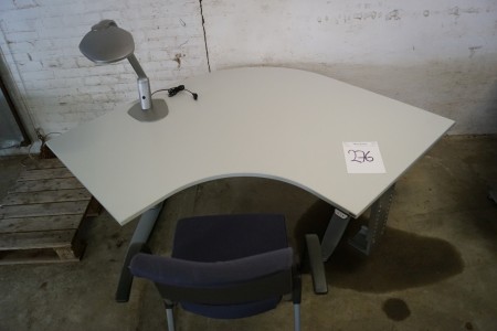 Tisch heben / senken b: 195 cm + Stuhl + Lampe