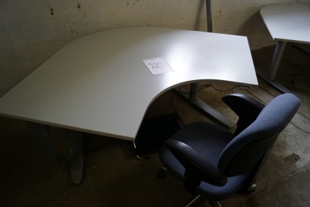 Hæve/sænkebord b:200 cm + stol