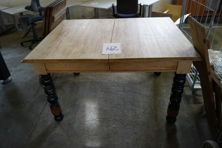 Ronnie Tisch mit Verlängerungsplatten 140x110 cm + 3 Stück Erweiterungsplatten von 50 cm + 1 von 26 cm
