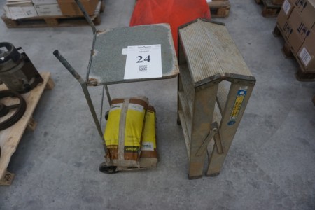 Waste stand, 4-step folding ladder and 2 sacks of quartz sand.