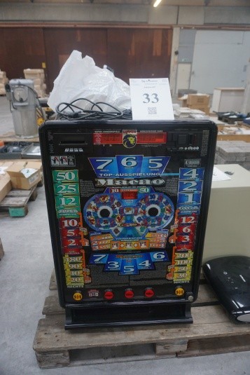 Spielautomat "Macao". 89 x 59 x 31 cm.Euro mønter.