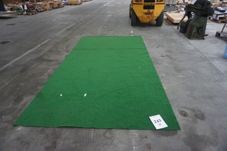 Artificial grass. 402.5x205 cm.