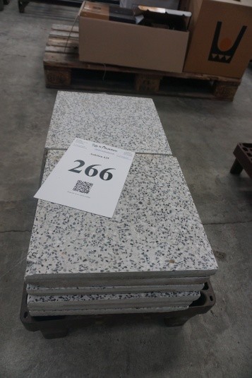 12 stk. betonfliser. Glatslebet og fintmønstret. 30x30 cm.