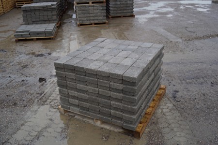 5 pallets with Drummer Manor manor, gray 21x14x5,5 cm, 11 m2 per pallet. It costs DKK 87.00 per pallet you include, it can only be paid on the delivery day, exchange pallets received in the same model