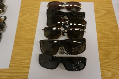 6 stk. solbriller (3 stk. Prego, 2 stk. Mexx + Strenesse)