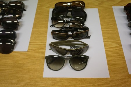 6 pieces. sunglasses (2 pcs. Polaroid, 2 prego, 1 x Mexx and 1 pc)