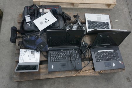 4 pc laptop + camera. Stand: unknown etc.