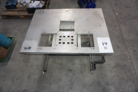 Height adjustable table. Mechanical. 105x80 cm.