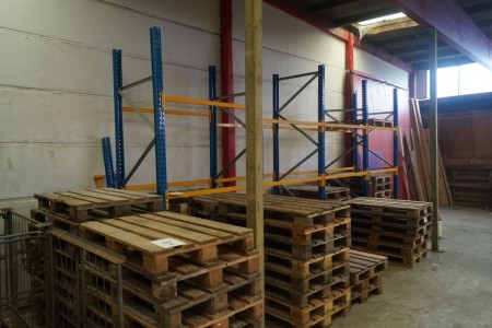Pallet rack with 5 ladders and 18 beams 137 length of ladders rise 105 width 300 cm