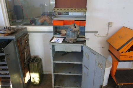 Steel cabinet with drawer + Dividing head