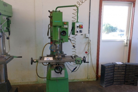 Drilling Milling Machine Modig type UBM-AM Series No. 498. Min 70 rpm Max 2590 rpm.With cross-slide table and vise