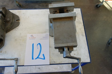 Machine vice with a degree scale. Trolley