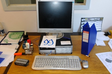 HP computer og Phillips fladskærm + Speedlink tastatur + mus 