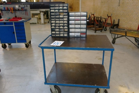 Rullebord med 2 stk sortimentsskuffereoler med indhold af bor, rivaler og snittapper m.v.