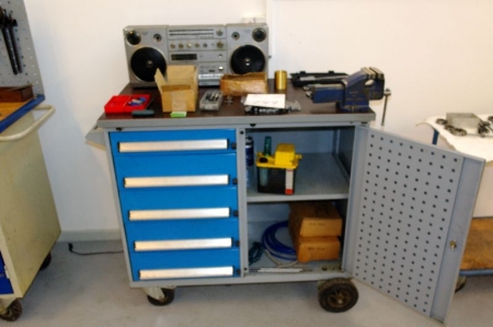 Workshop trolley, Bott, with vice and content of various hand tools, tool posts, etc.