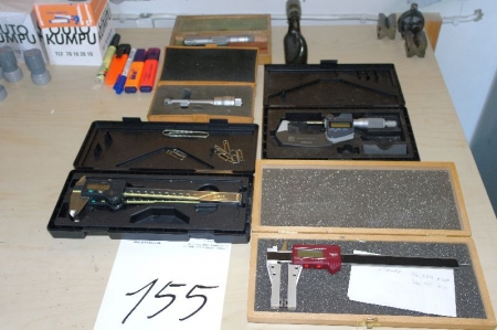 Lot with various measuring tools
