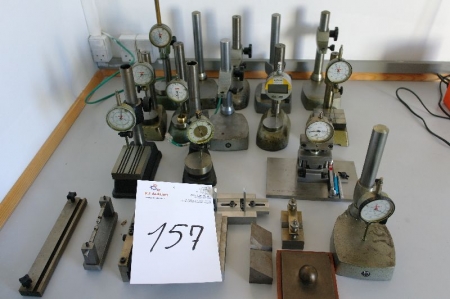 Lot with various measuring instruments